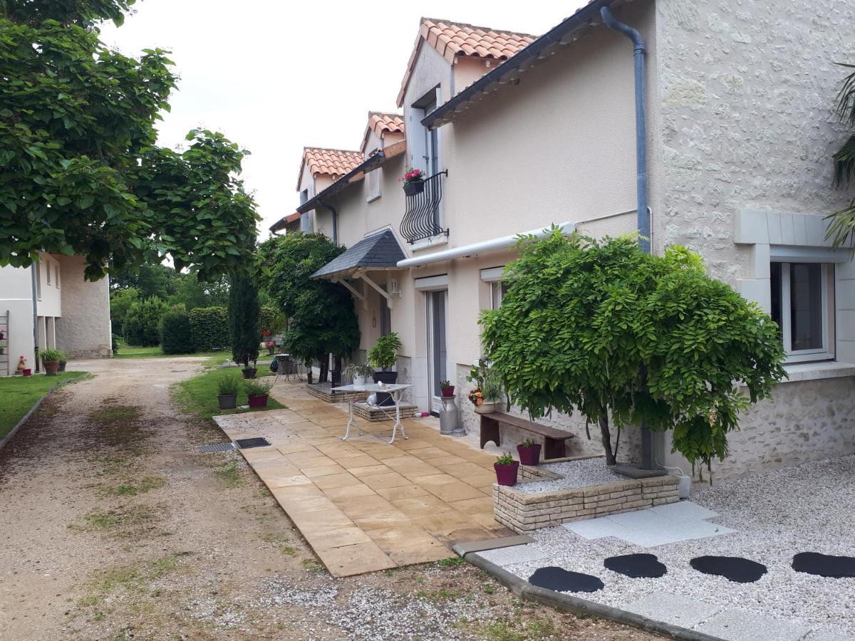 Gite Amanala Poitou Saint-Genest-d'Ambiere Екстер'єр фото