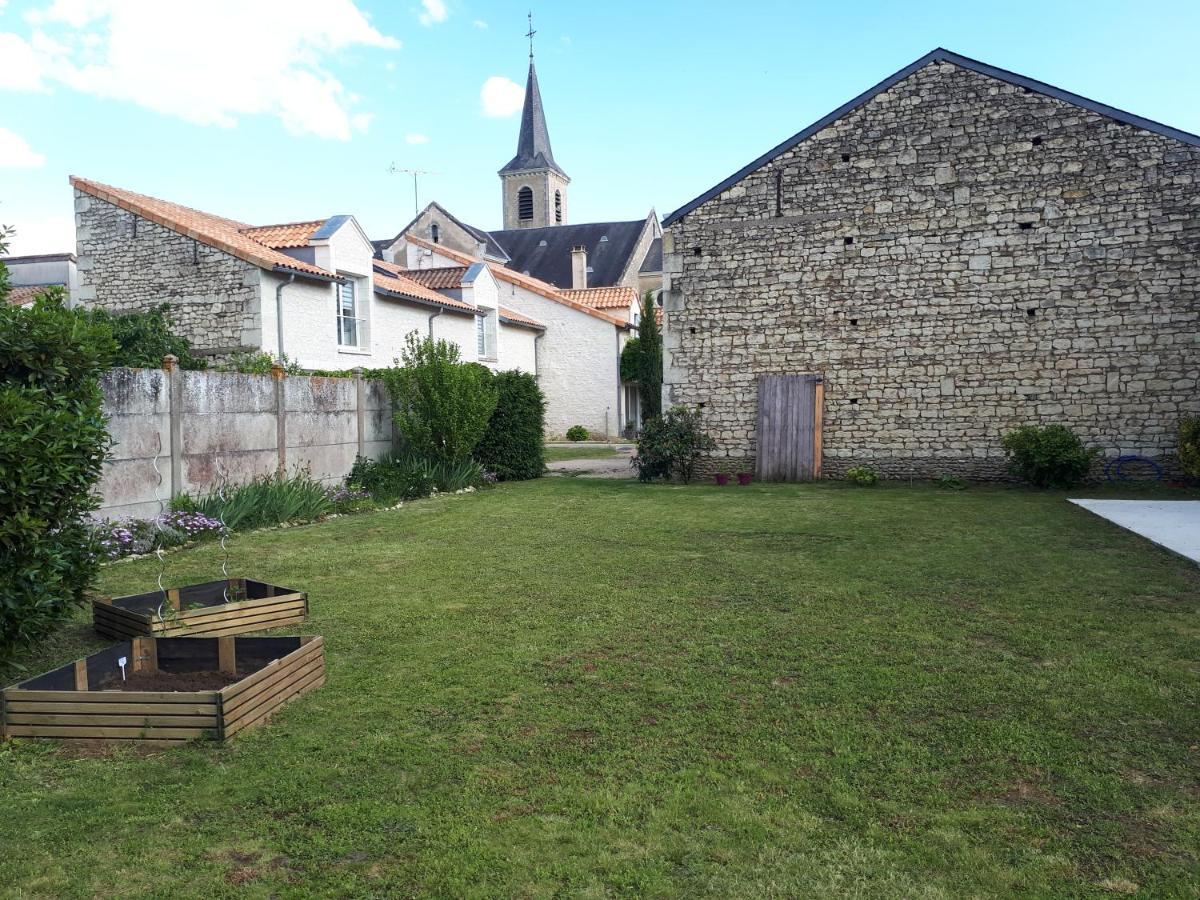 Gite Amanala Poitou Saint-Genest-d'Ambiere Екстер'єр фото